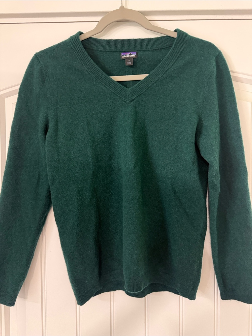 Patagonia Women's Forest Green V-Neck Sweater